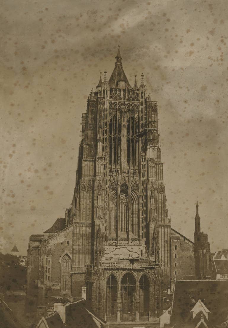 Foto des Ulmer Münsters vor Errichtung des Strebewerks 1856