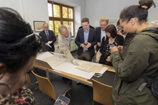 Besuch des Kulturausschusses des Ulmer Gemeinderats im Stadtarchiv am 18. Oktober 2019