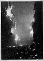 Die brennende Platzgasse in der Nacht des 17. Dezembers 1944
