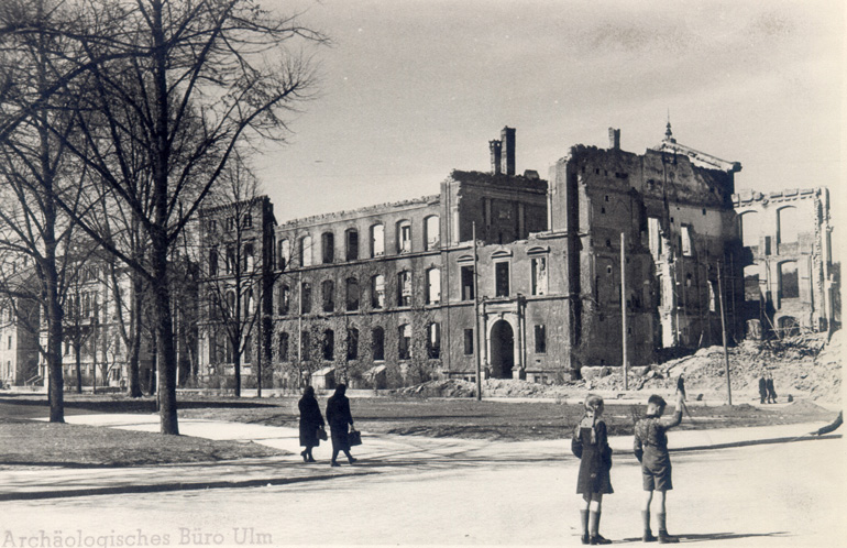 Ruine des Gymnasiums und der Oberrealschule (Kepler-Oberschule) an der Olgastraße, 1948