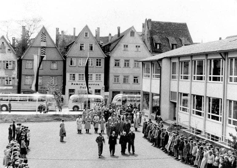 Einweihung der Handelsschule (Friedrich-List-Schule) auf dem Kornhausplatz, 9. Mai 1953